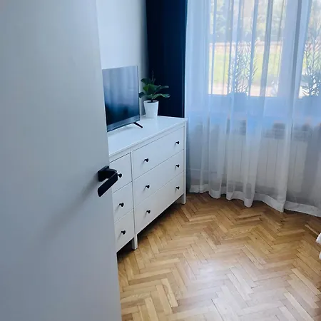 Przestronny Bialy Lotos Z Prywatnym Ogrodem Krakau