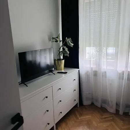Apartment Przestronny Bialy Lotos Z Prywatnym Ogrodem Krakow